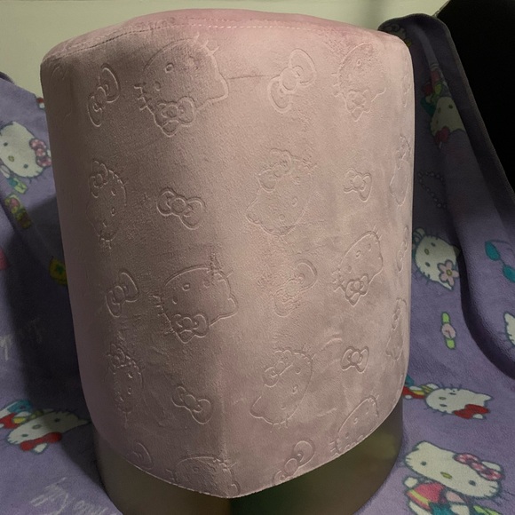 Hello Kitty Vanity stool - Picture 2 of 9